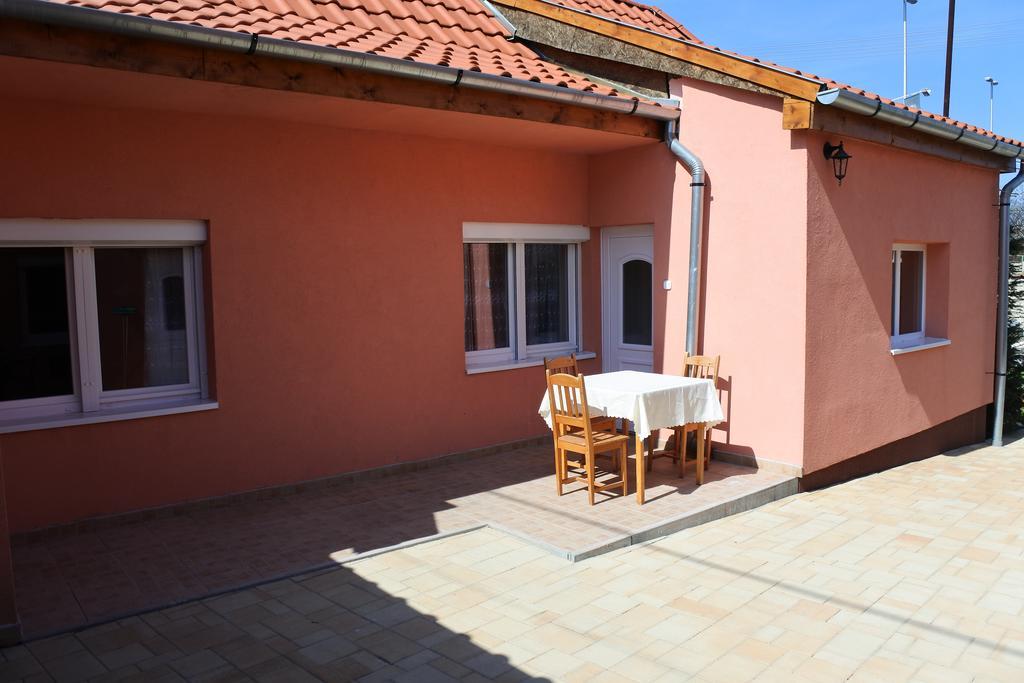 Kisasszony Apartman Erlau Exterior foto